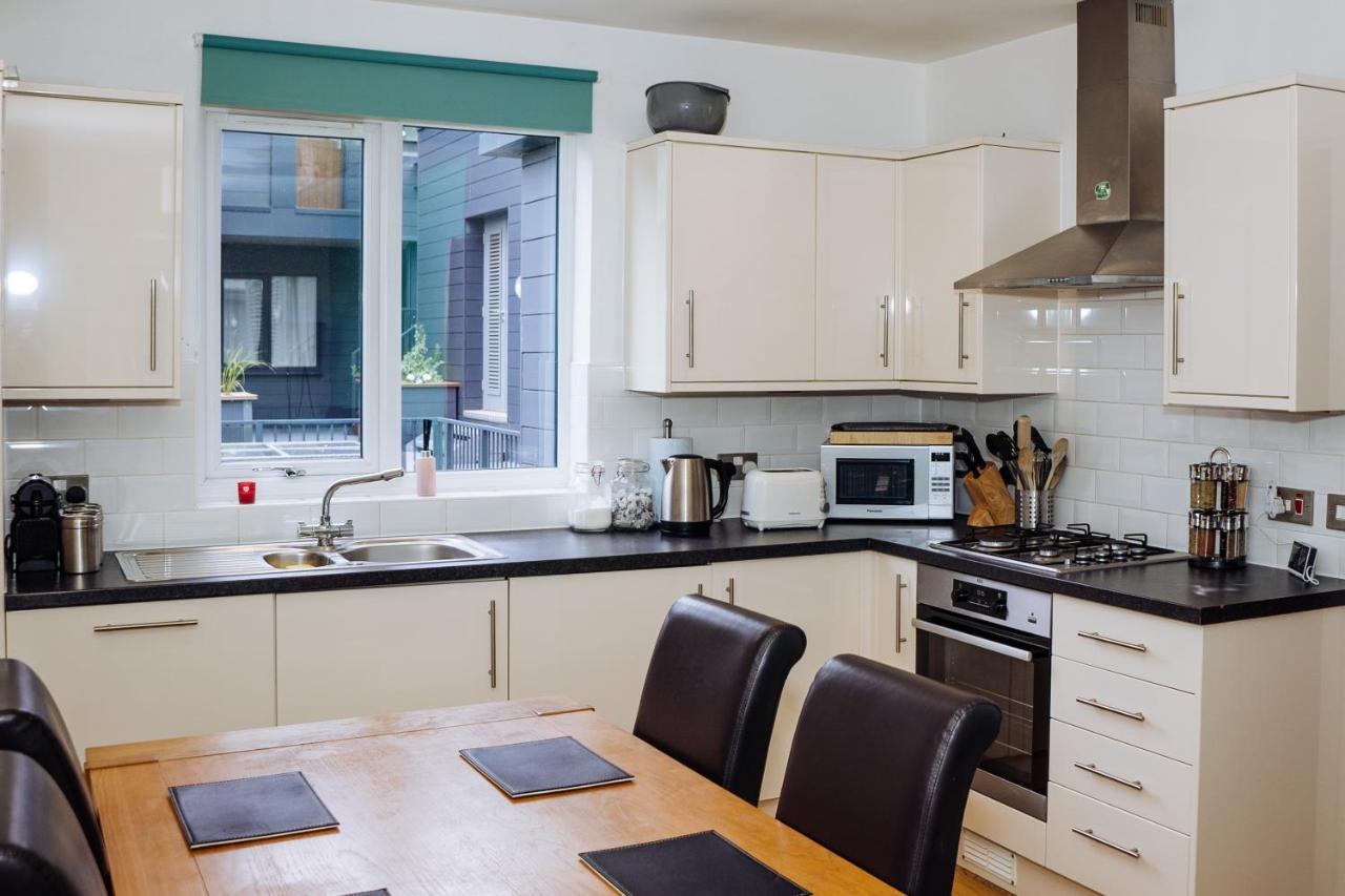 Beautiful, Contemporary 3 Bedroom Apartment Bath Exteriér fotografie