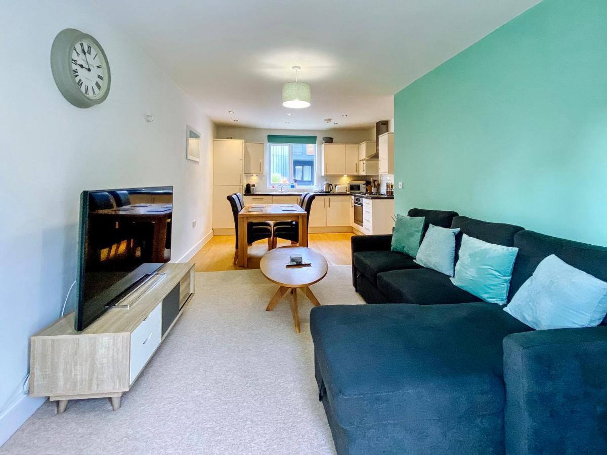 Beautiful, Contemporary 3 Bedroom Apartment Bath Exteriér fotografie