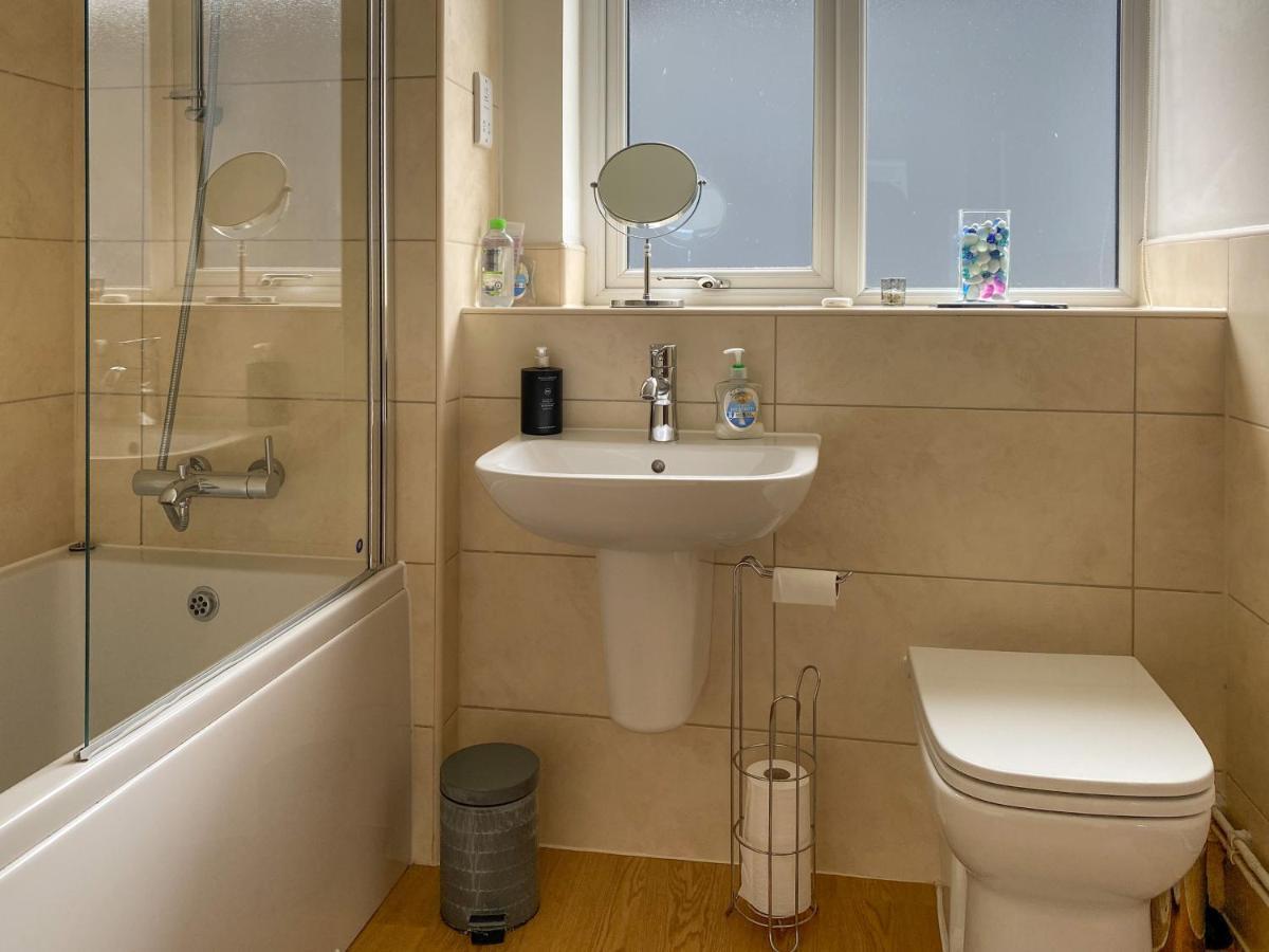 Beautiful, Contemporary 3 Bedroom Apartment Bath Exteriér fotografie