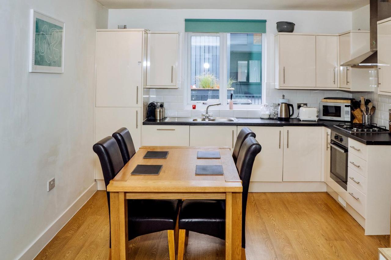 Beautiful, Contemporary 3 Bedroom Apartment Bath Exteriér fotografie