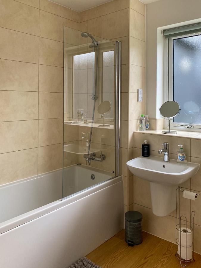 Beautiful, Contemporary 3 Bedroom Apartment Bath Exteriér fotografie